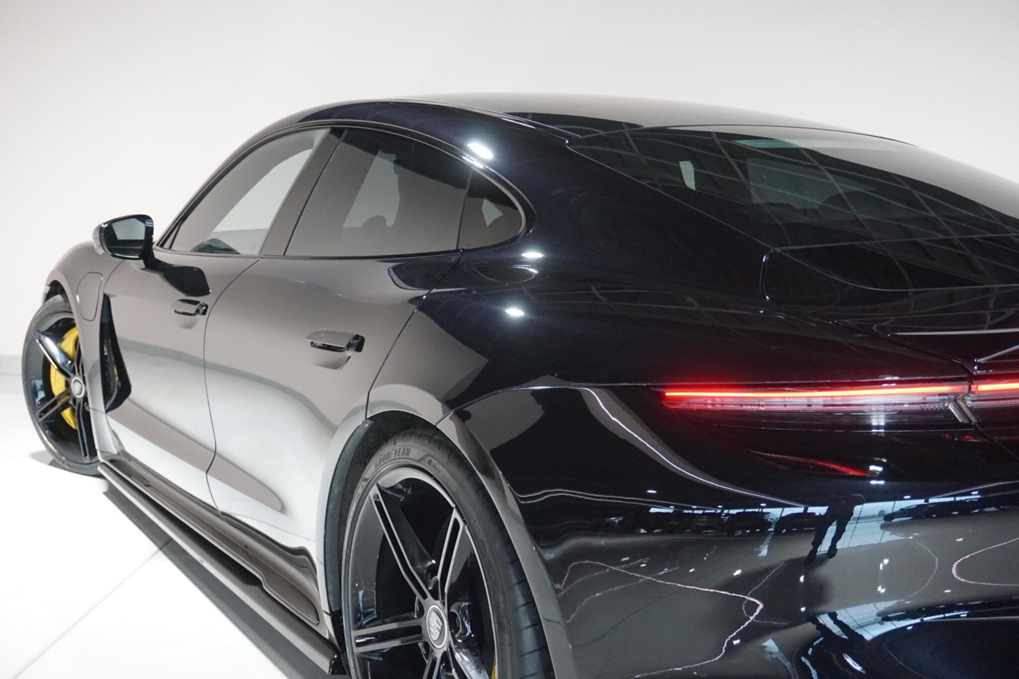 Porsche Taycan Performance Plus 93.4kWh Turbo Saloon 4dr Electric Auto 4WD (680 ps)